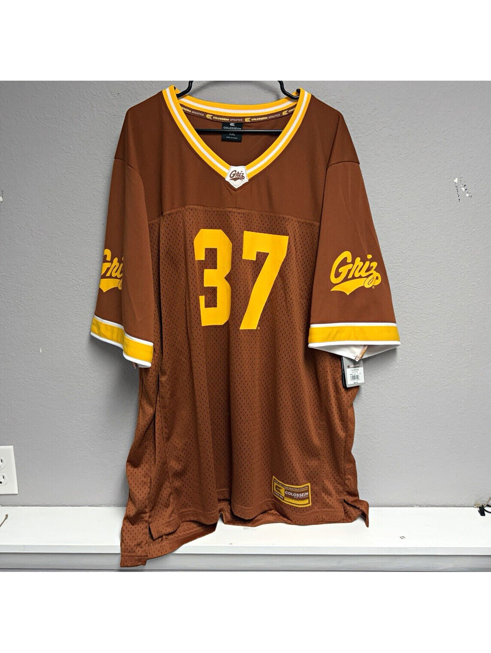 Colosseum Athletics Montana Grizzlies #37 Jersey / Men’s 2XL / Copper
